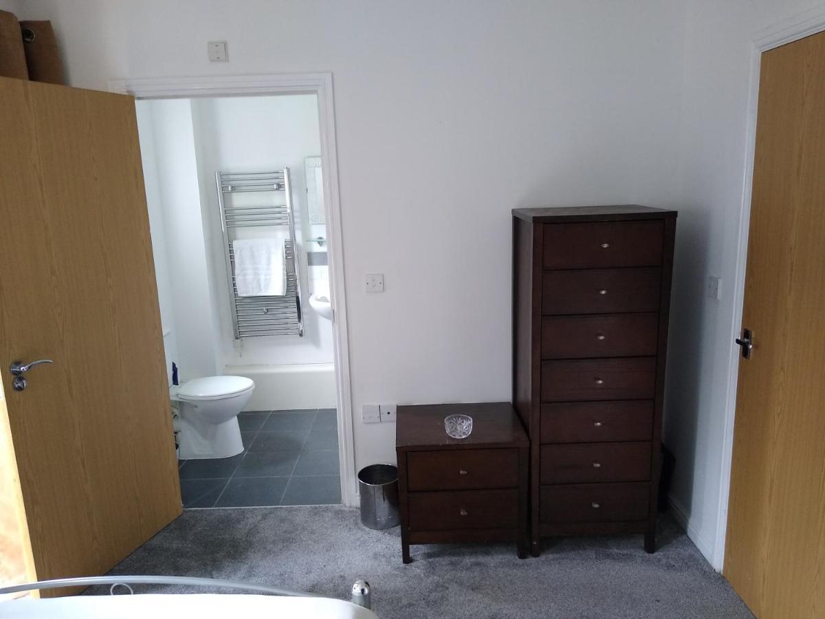 Stylish Private Double W/ensuite Quarto em Acomodações Particulares Londres